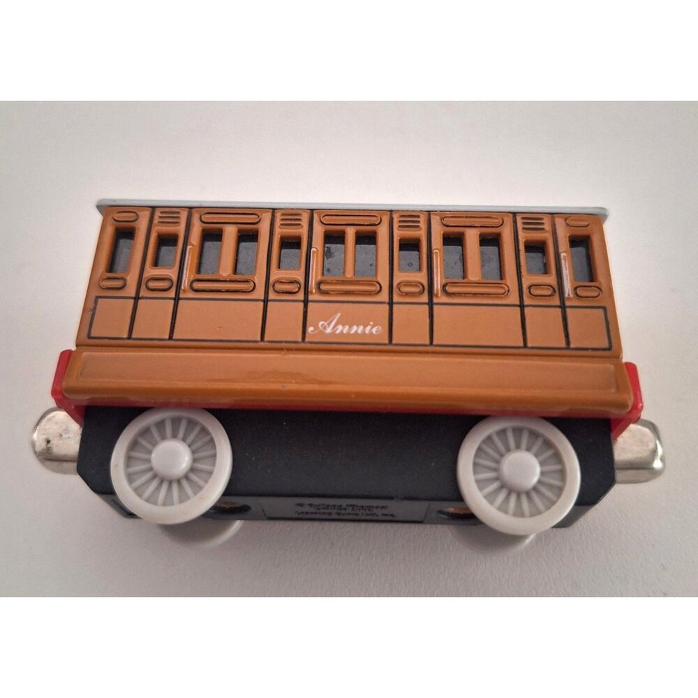 Annie Thomas & Friends Take N Play Railroad Diecast Coach Train Car Magnetic 3" - Picture 4 of 7